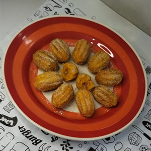 prato repleto de mini-churros
